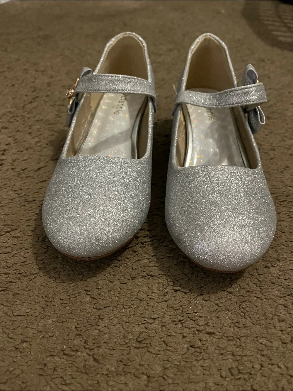 Dufannie Girls Sparkle Silver Mary Jane Dress Shoes with Bow Accent